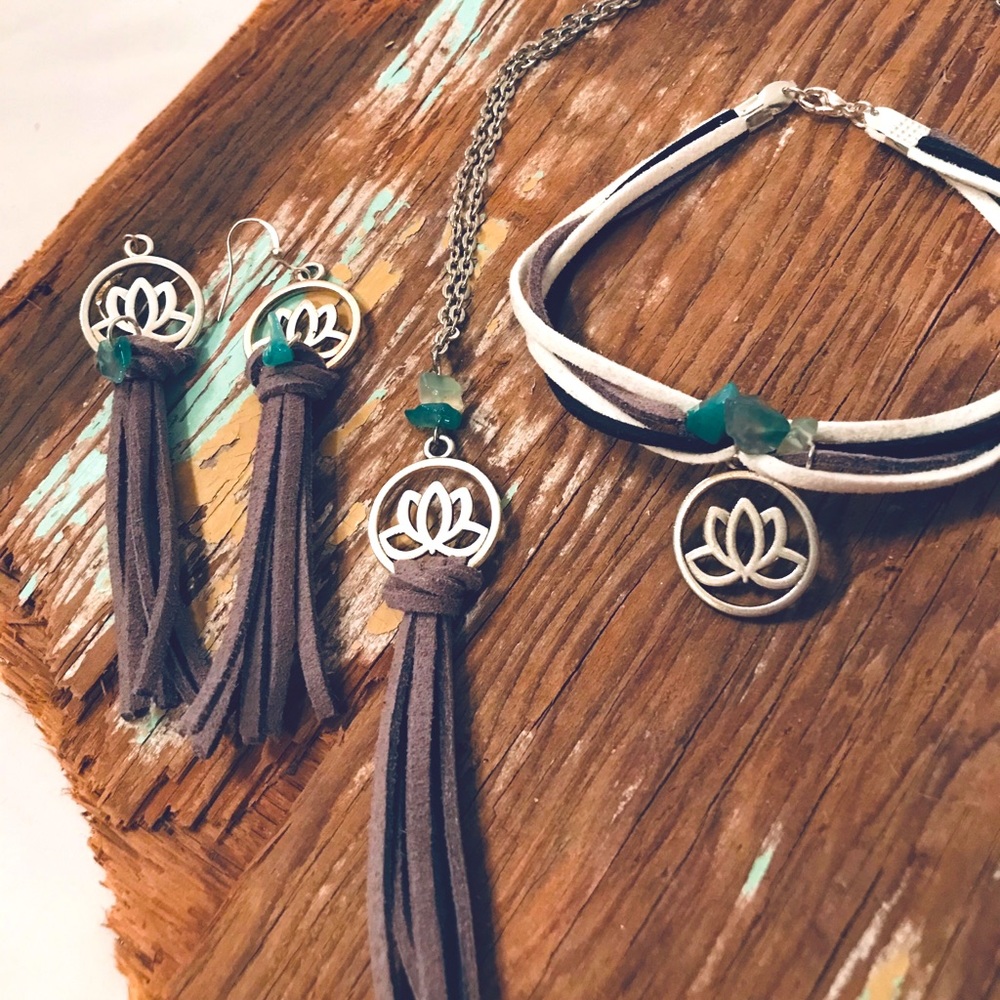 Lotus Leaf Long Necklace 🪷 Gold / Silver Zen Stone Handmade Tassel Pendant Set